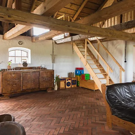 Sielskie Siedlisko W Czerwonym Dworze *